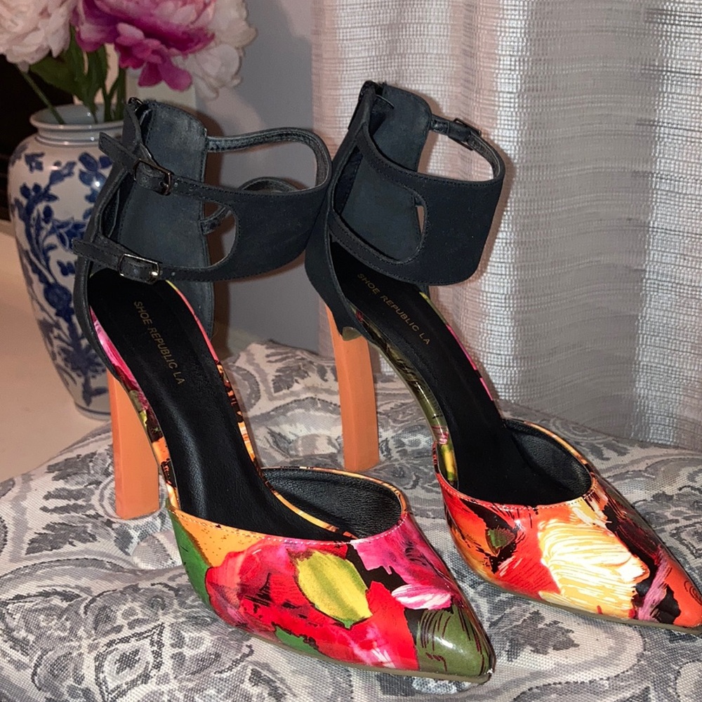 Watercolor/Paint Brush Ankle Cuff Pumps